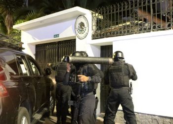 La UE condenó el asalto a la embajada de México en Quito