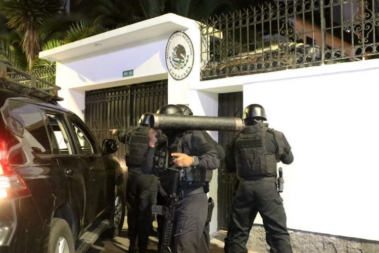 Picture released by API showing Ecuadorian police special forces attempting to break into the Mexican embassy in Quito to arrest Ecuador's former Vice President Jorge Glas, on April 5, 2024. Mexican President Andres Manuel Lopez Obrador ordered on April 5, 2024 the "suspension" of relations with Ecuador after Ecuadorian police raided the Mexican embassy in Quito to arrest former vice president Jorge Glas, who had received refuge. (Photo by ALBERTO SUAREZ / API / AFP)