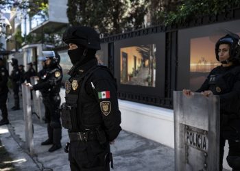 México rompe lazos diplomáticos con Ecuador tras incursión policial en embajada en Quito