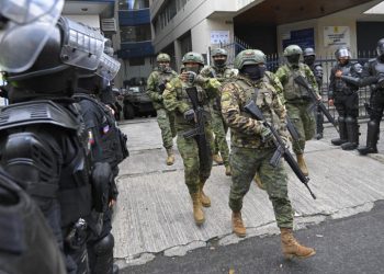 Ecuador declara zonas de seguridad a cárceles para mantener control de Fuerzas Armadas