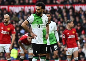 El Liverpool se deja un empate ante el United y pierde el liderato
