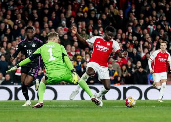 Trossard acude al rescate del Arsenal para empatar ante el Bayern