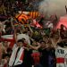 Detienen a dos hinchas durante el partido PSG-Barça por racismo y saludos nazis