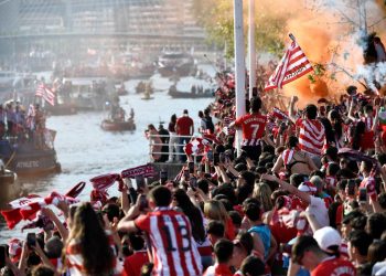 Bilbao festeja el título de Copa del Rey con su emblemática gabarra