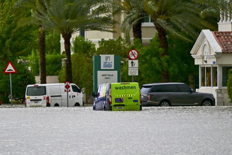 Afectaciones. Las tormentas azotaron partes de Dubái. Foto AFP.