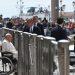 El papa preside una multitudinaria misa en Venecia, en su primer viaje en meses