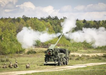 Soldiers trigger a Bohdana artillery system, which is produced in Ukraine, winessed by Denmark's Foreign Minister and Defence Minister (not in picture) as part of his visit to Lviv on April 27, 2024. Denmark's government said on April 25, 2024 it was adding 4.4 billion kroner ($630 million) for military aid to its Ukraine aid fund as Kyiv pleads Western allies for more support against Russia's invasion. (Photo by Mads Claus Rasmussen / Ritzau Scanpix / AFP) / Denmark OUT