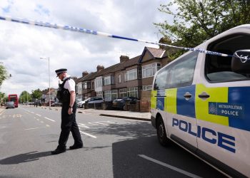 Muere un adolescente de 14 años en el ataque con espada en el este de Londres
