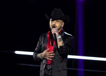 ¿Qué le pasó al rostro de Christian Nodal?