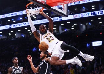 LeBron James anota 40 puntos y 9 triples en victoria de Lakers