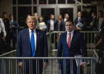 Fiscalía y defensa de Trump presentan argumentos