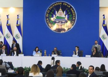 Aprueban Ley de Especialidades Médicas