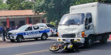 Un motociclista lesionado tras ser impactado por un camión en Ruta Militar, en San Miguel