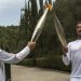 La llama olímpica de París 2024 comienza su viaje hacia Francia