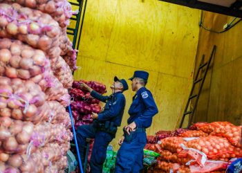 Autoridades realizan operativo en Mercado La Tiendona