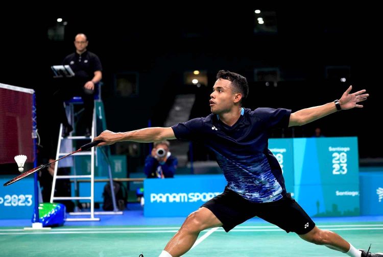 El seleccionado nacional de bádminton, Uriel Canjura, sigue destacando en Guatemala. Foto/@TeamESA_