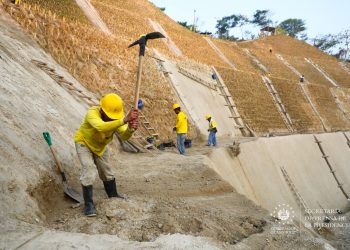 Obras Públicas avanza en trabajos de mitigación en colonia Santa Eduviges, Soyapango