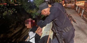 Policía rescató a mujer que trató que suicidarse desde paso a desnivel en Apopa