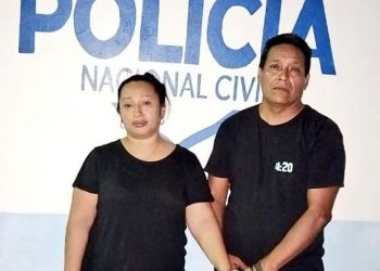 Arrestan a pareja que hurtó a clientes de restaurante en Texistepeque