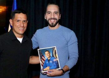 Presidente Bukele se reúne con astronauta Frank Rubio