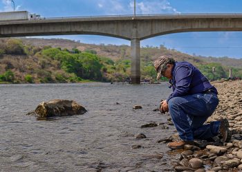 Analizan los parámetros de la calidad del agua en el río Lempa