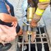 Bomberos rescataron a mujer que estaba atorada en una alcantarilla en Sonsonate