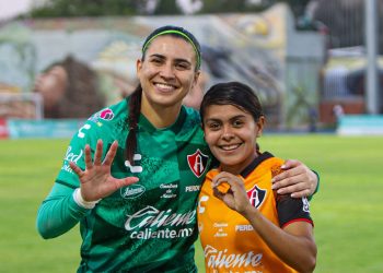 Brenda Cerén marcó dos golazos en su partido 50 con el Atlas femenil