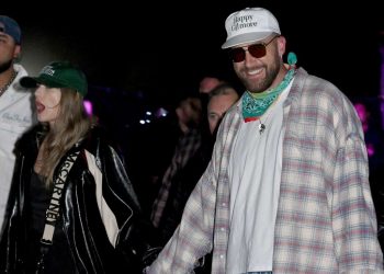 Taylor y Travis, descubiertos en medio de un show en Coachella