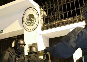 Bolivia convoca a su embajadora en Ecuador tras asalto de embajada de México