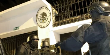 Bolivia convoca a su embajadora en Ecuador tras asalto de embajada de México