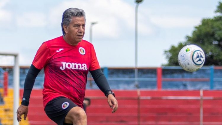 Raúl Arias no sigue como DT de FAS
