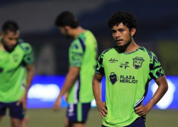 Santa Tecla podría perder puntos, por la situación con el técnico Fran Medrano