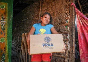 Continúa la entrega de paquetes de alimentos en Sonsonate