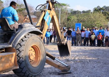 Comienza la pavimentación de calle rural en Perquín, Morazán