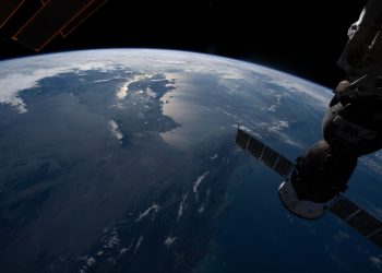 Regresan a la Tierra desde la EEI astronautas de EE. UU., Rusia y Bielorrusia
