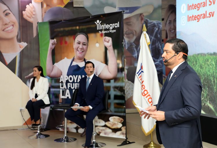 Representantes de Integral presentaron la campaña que estará presente en distintos medios de comunicación.
