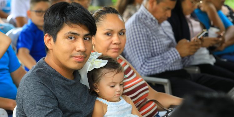 Los salvadoreños que viajarán a Quebec y Ontario buscan poder sacar adelante a sus familiares con esta oportunidad.  Foto / Diario El Salvador.