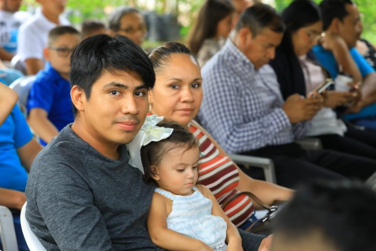 Los salvadoreños que viajarán a Quebec y Ontario buscan poder sacar adelante a sus familiares con esta oportunidad.  Foto / Diario El Salvador.