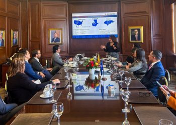 El Salvador promueve inversiones en Colombia