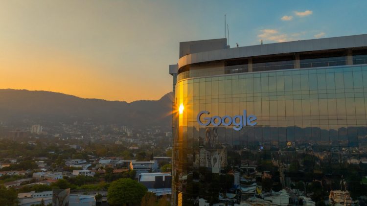 Este hito comprende la digitalización de todos los servicios gubernamentales en la búsqueda de la eficiencia y la calidad.
