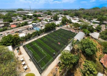 Obras Públicas mejora canchas en comunidades de Apopa, San Martín y Ahuachapán
