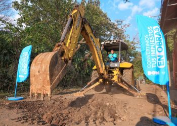 Comienza la transformación de calle rural en Berlín, Usulután