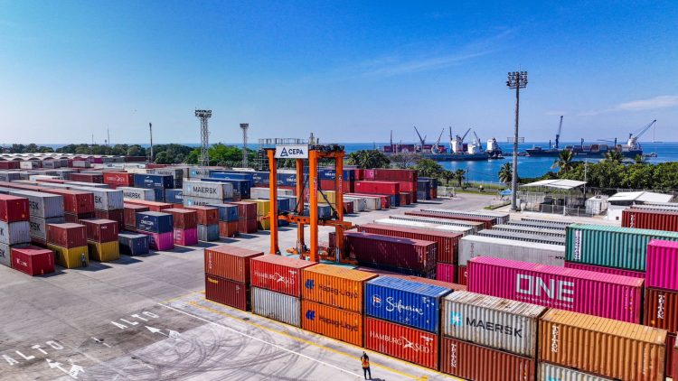 El Ministerio de Economía (Minec) informó que en la actualidad El Salvador posee tratados comerciales con 42 países. Foto / Diario El Salvador.