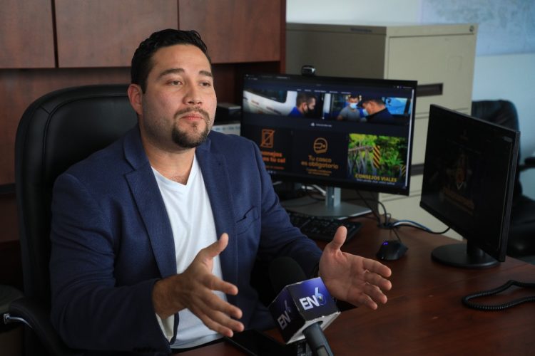 El director de Tránsito, Alfredo Alvayero, informó que el 73 % de las multas son aplicadas a conductores de vehículos particulares. Foto: David Martínez-Diario El Salvador