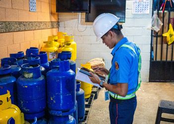 Bomberos realizan inspecciones de seguridad en ventas de gas propano
