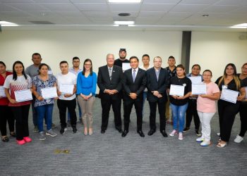 Cancillería, USAID y Conamype certifican a 17 salvadoreños del programa de Movilidad Laboral