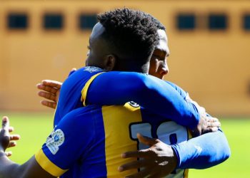 Los leones desplumaron a los canarios en la Liga Nacional de Fútbol