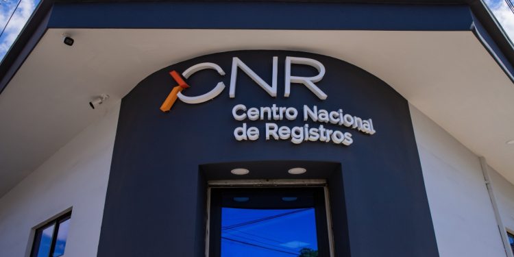 El CNR indicó que con este nuevo servicio los usuarios se ahorrarán tiempo y simplificación del trámite. Foto / Diario El Salvador.
