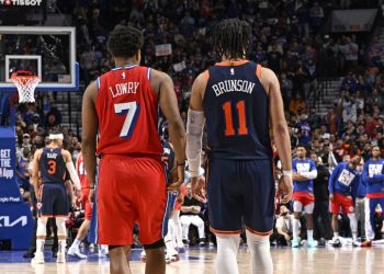 Knicks ganan otra batalla a Sixers con récord de 47 puntos de Brunson