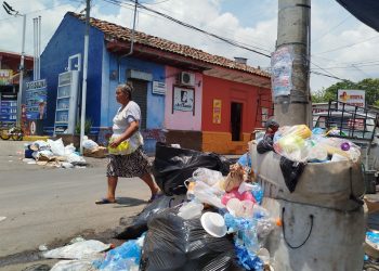 Denuncian al alcalde saliente de La Unión, por incumplimiento en la recolección de desechos